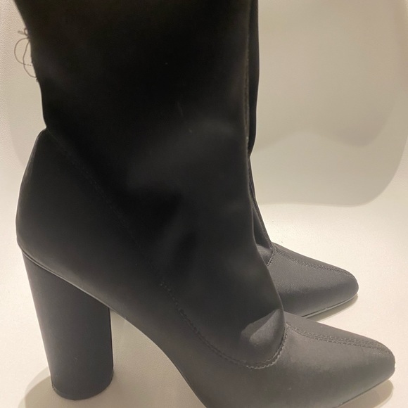 Stylish black sock booties. Very comfortable. - Picture 4 of 5